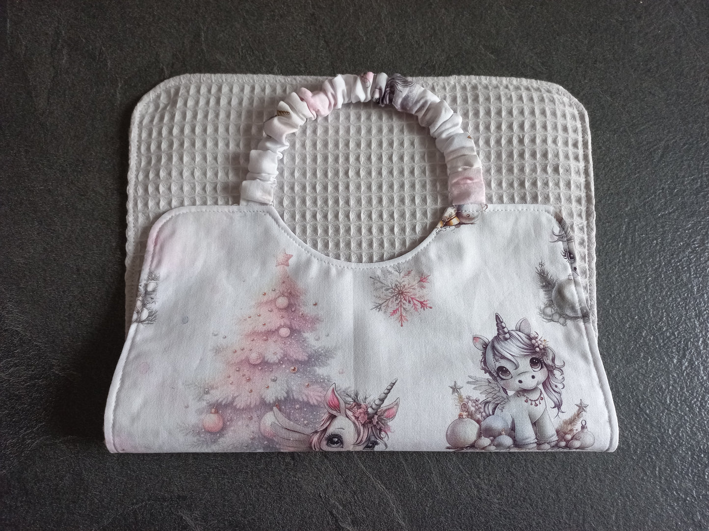 Bavoir à élastique