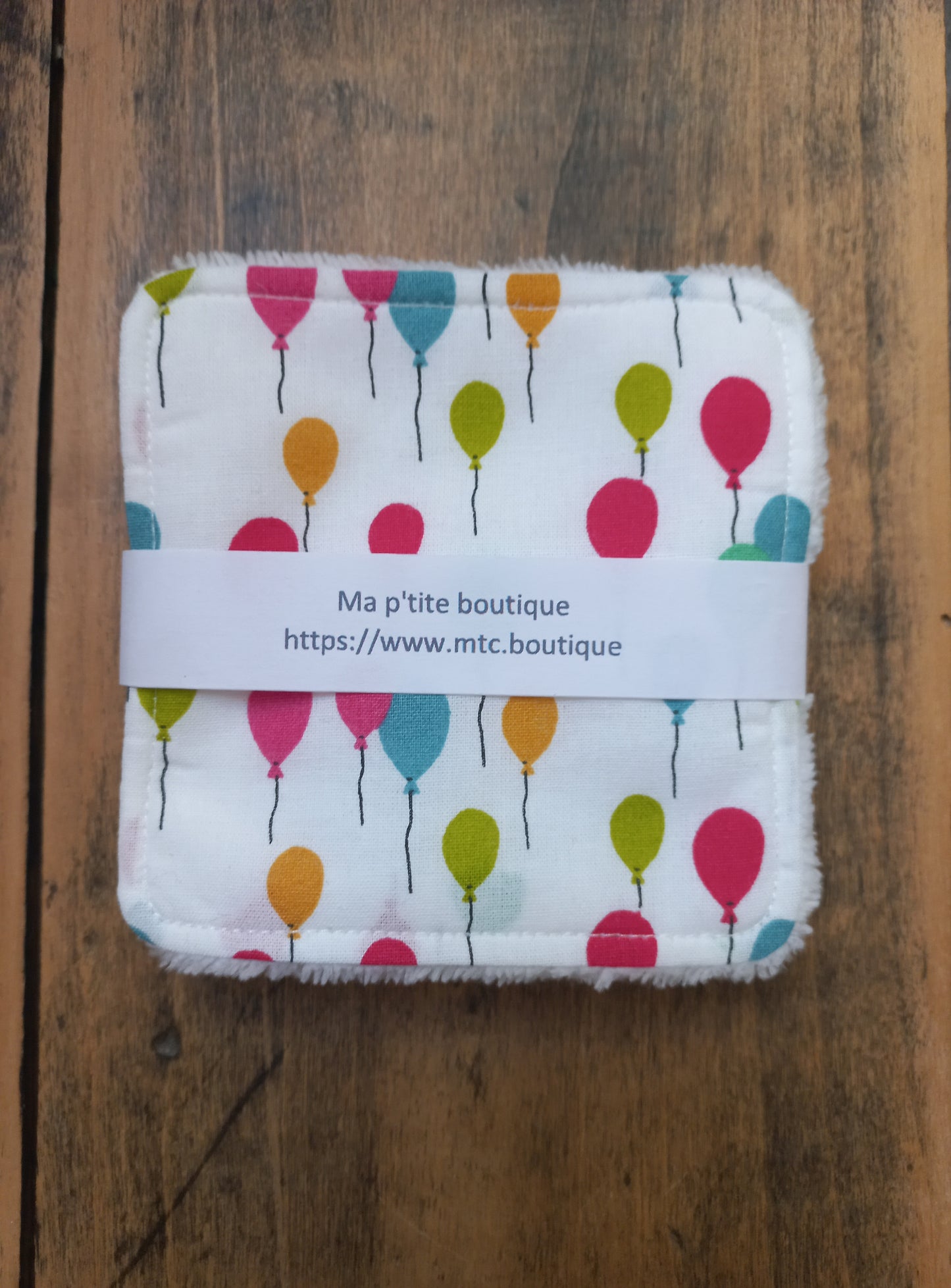 Lot de 4 lingettes + pochette plate assortie