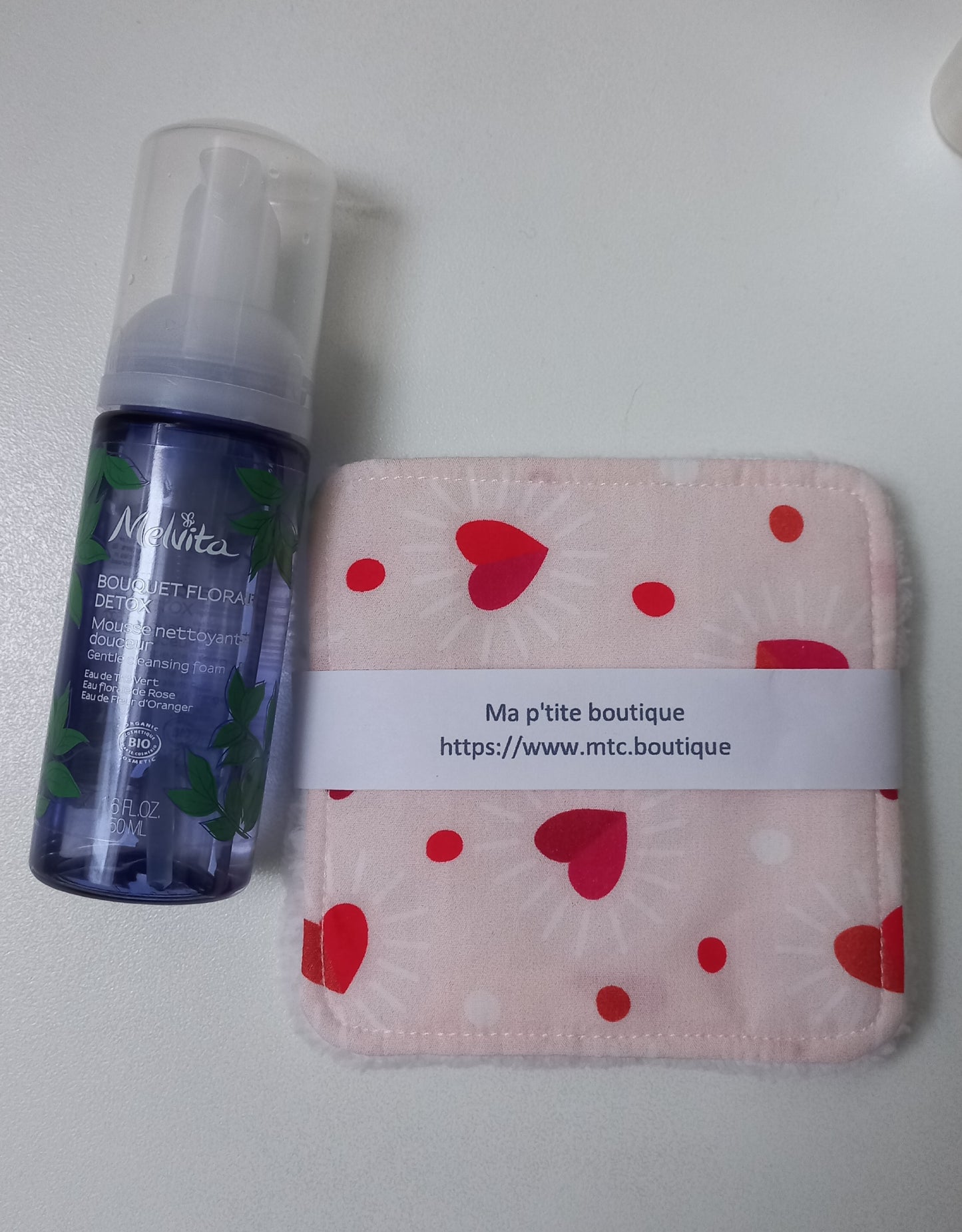 Lot de 4 lingettes + pochette plate assortie