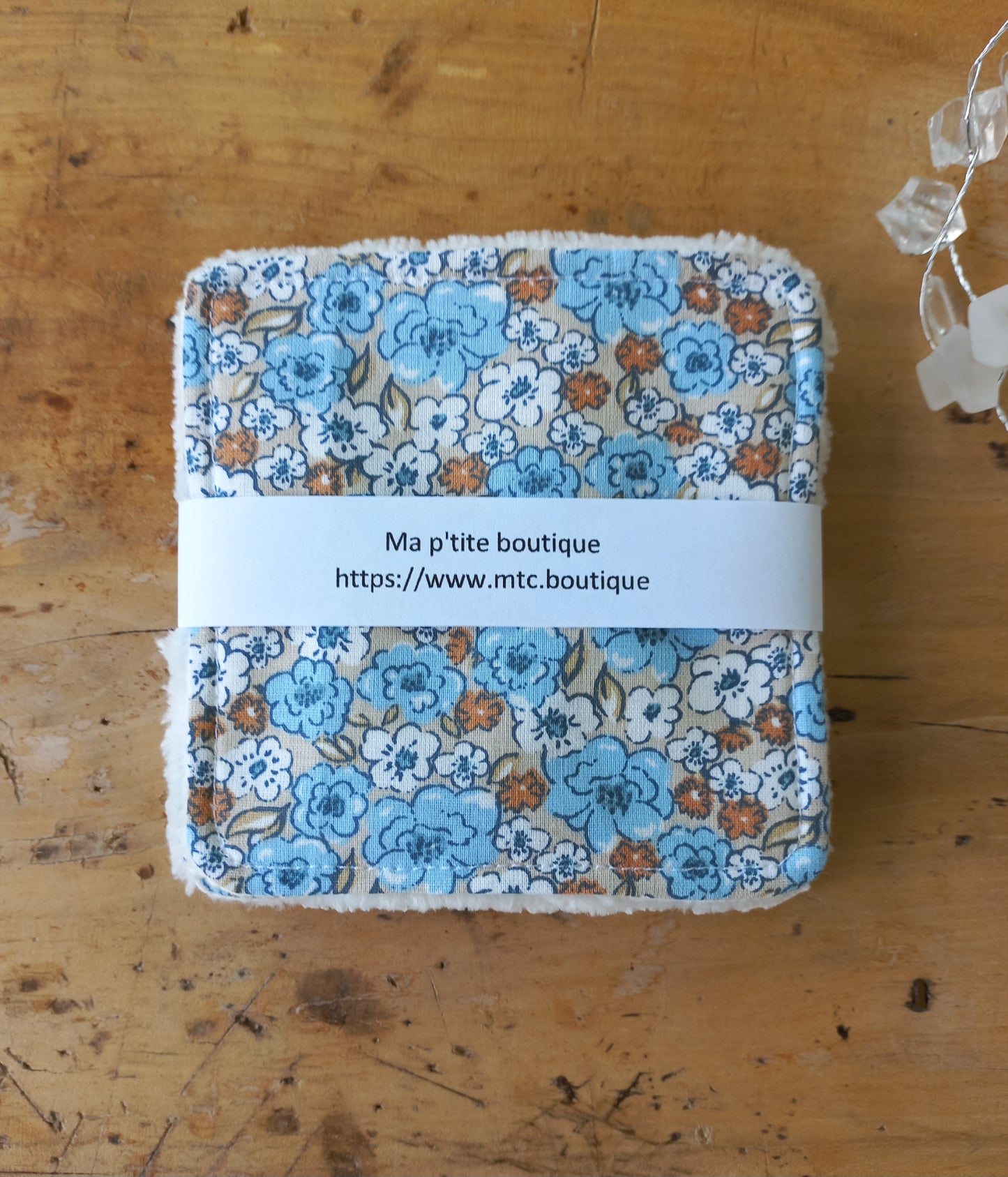 Lot de 4 lingettes + pochette plate assortie