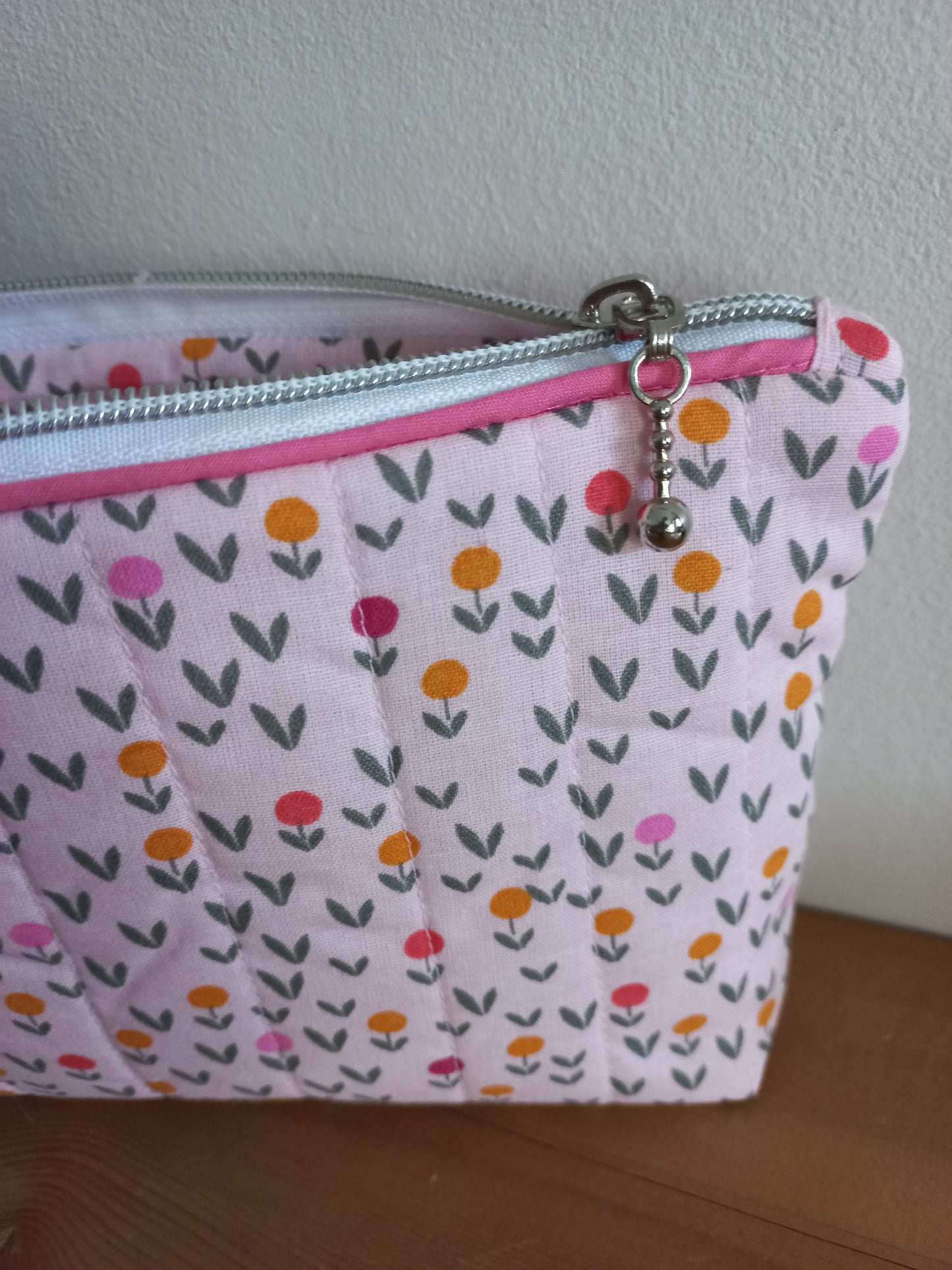 Trousse matelassée et 6 lingettes assorties