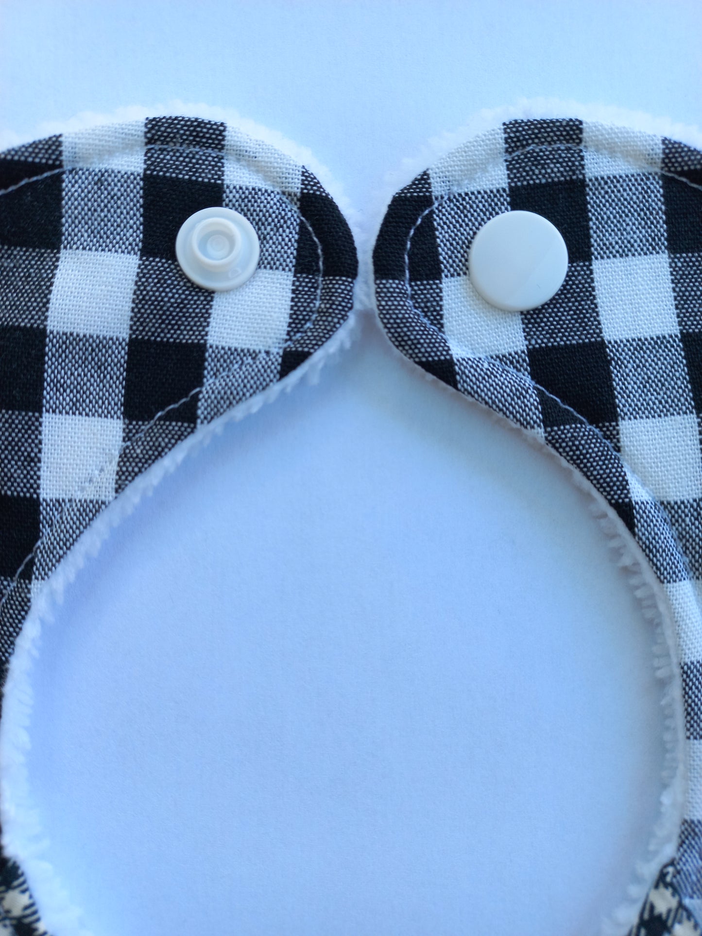 Bavoir 1er âge vichy blanc / noir