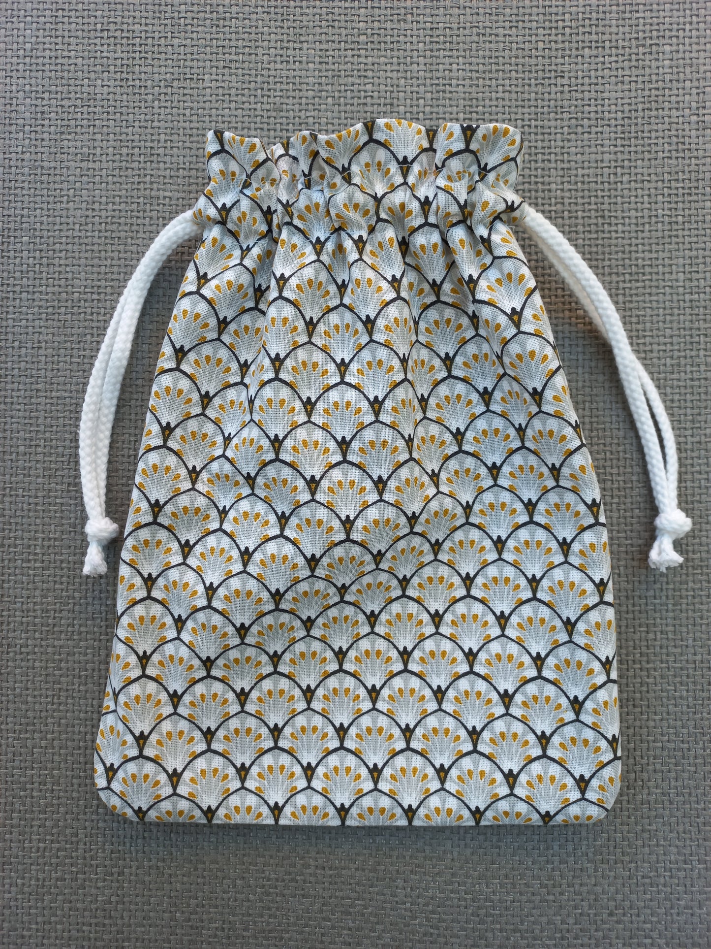 Ensemble masque de nuit et sac assortis
