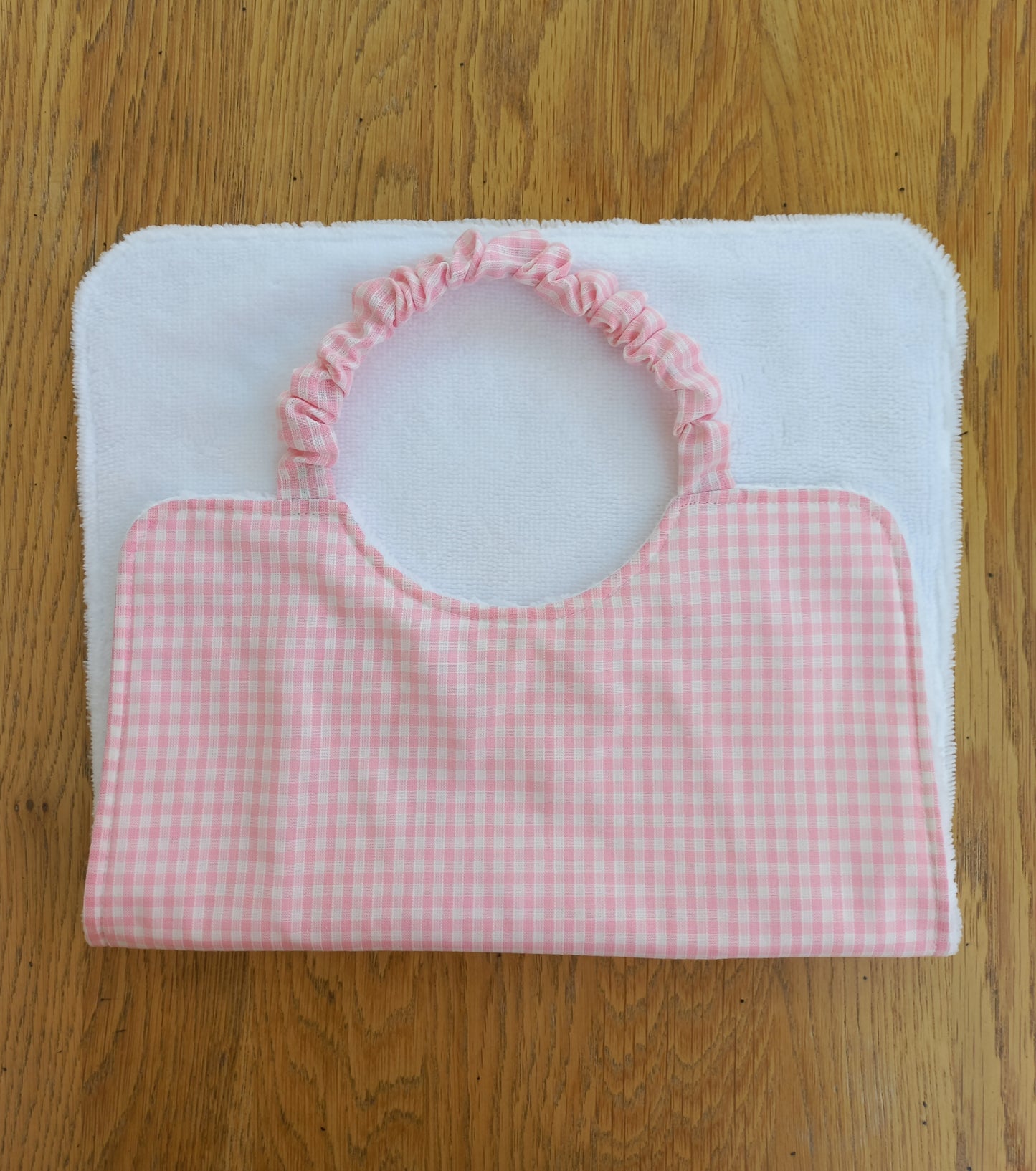Bavoir à élastique vichy rose