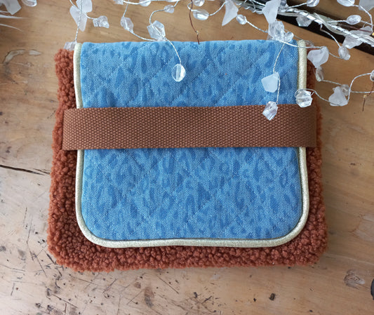 Pochette plate sherpa et jean léopard