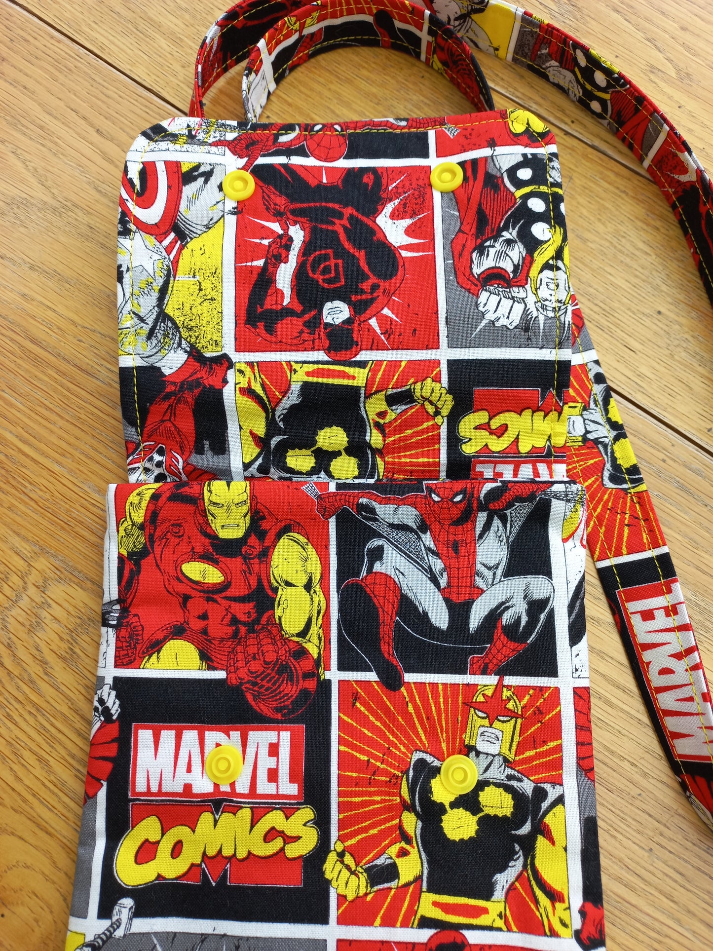 Pochette bandoulière pour smartphone