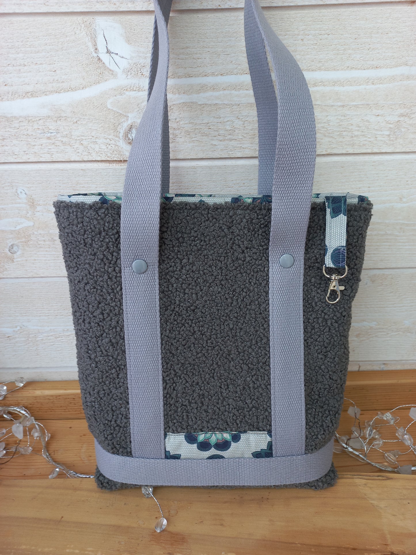 Sac sherpa gris et tissu imprimé