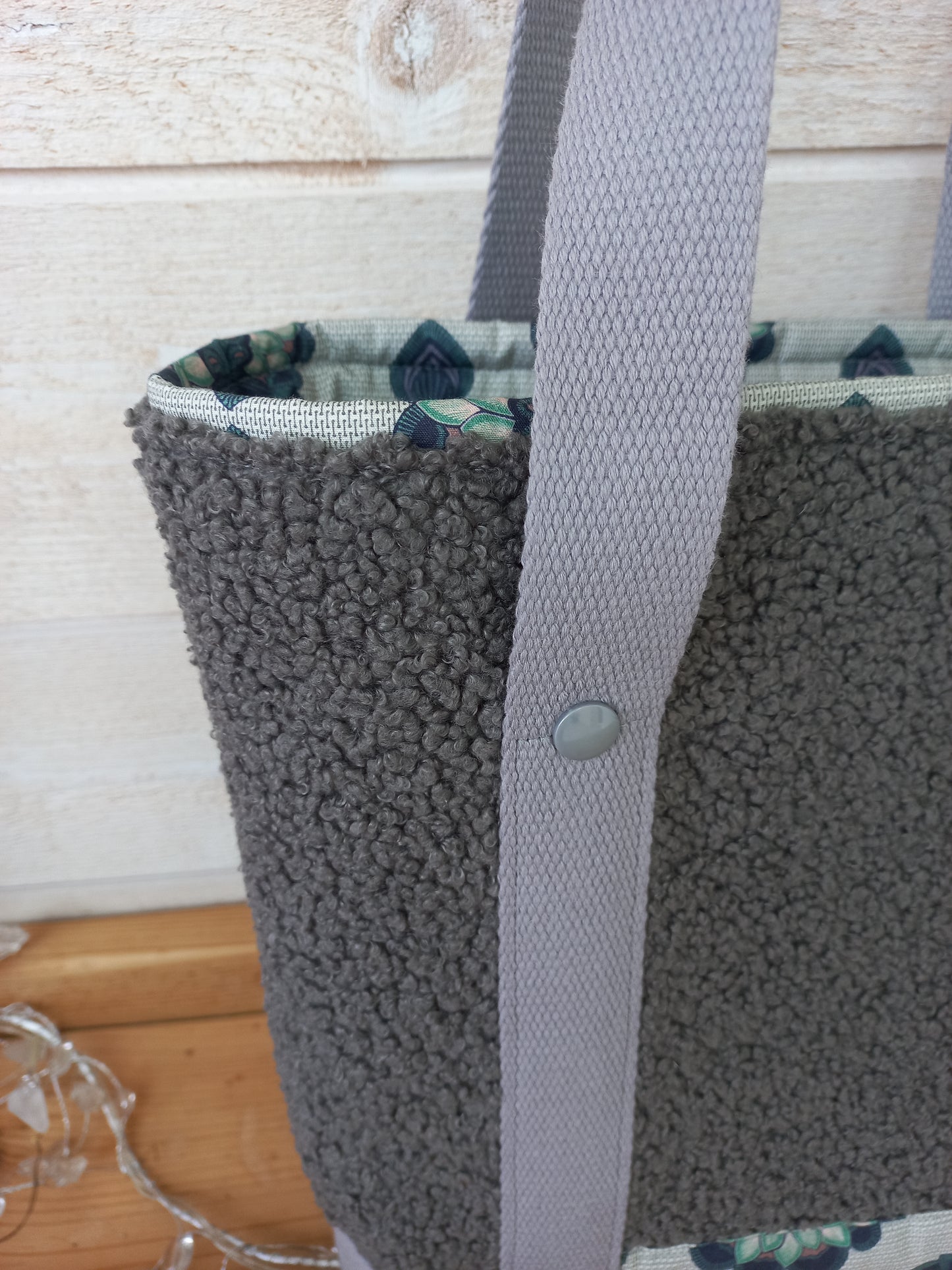 Sac sherpa gris et tissu imprimé