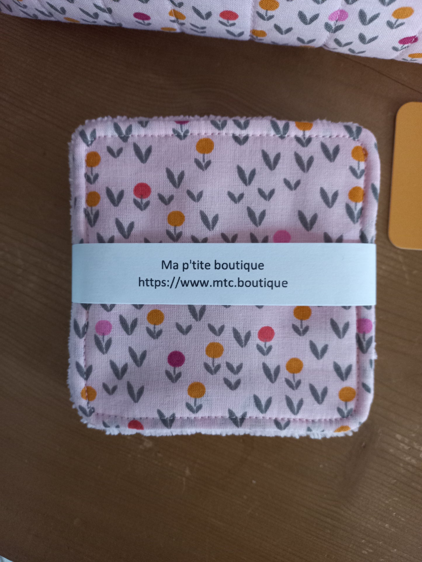 Trousse matelassée et 6 lingettes assorties