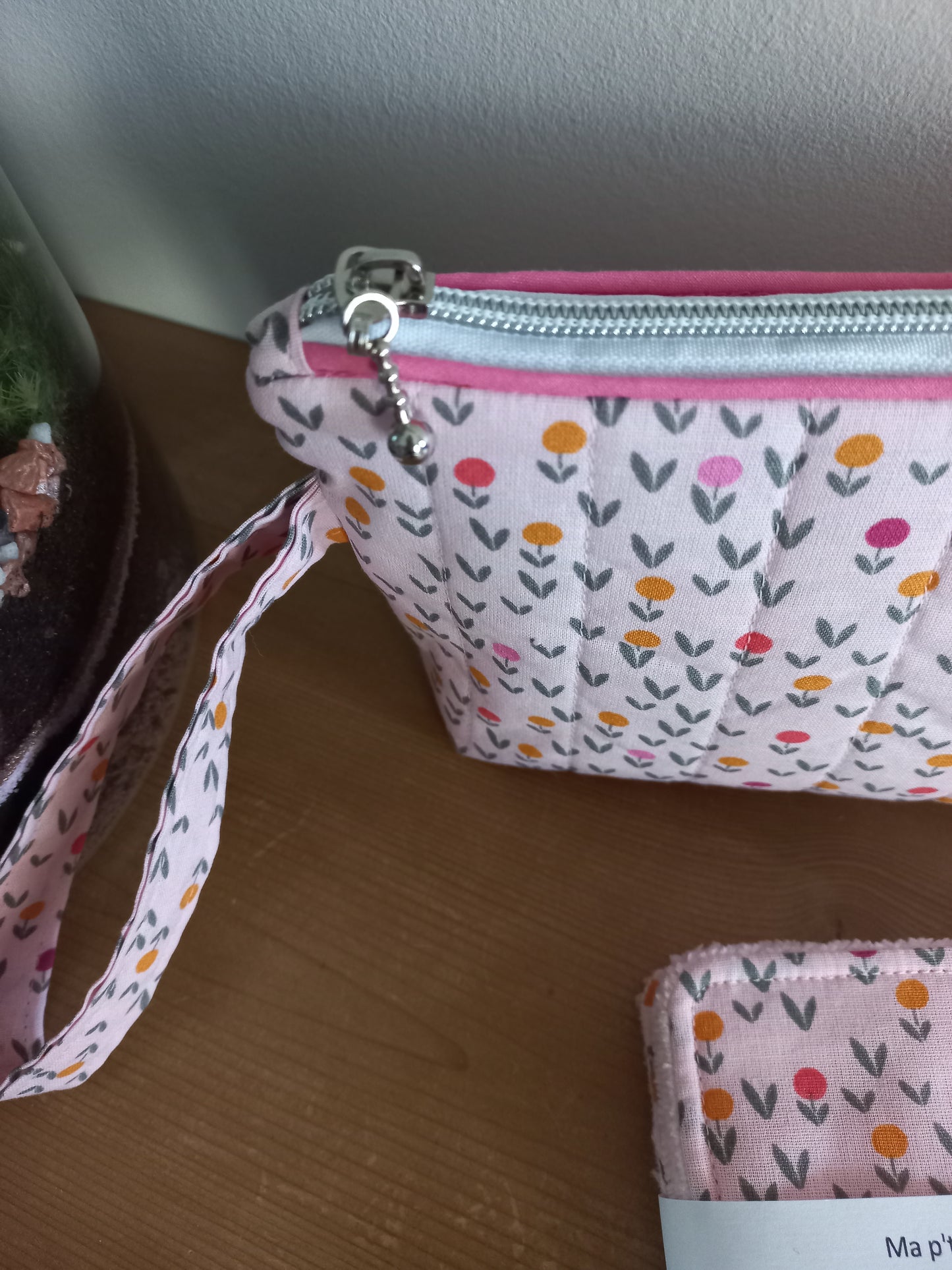 Trousse matelassée et 6 lingettes assorties