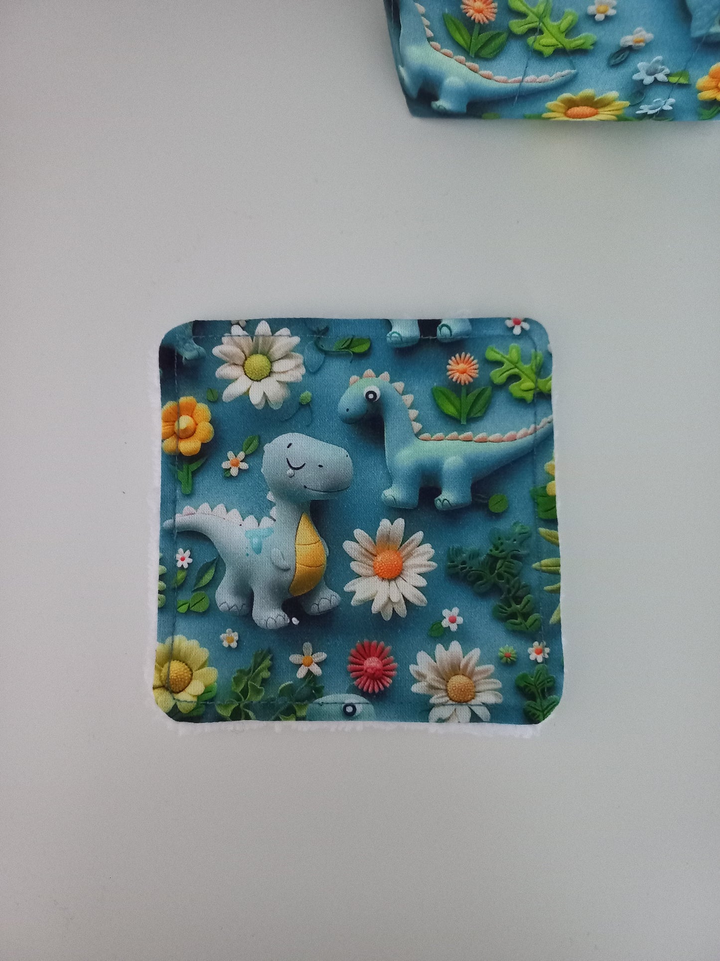 Panier + 8 lingettes dinosaures