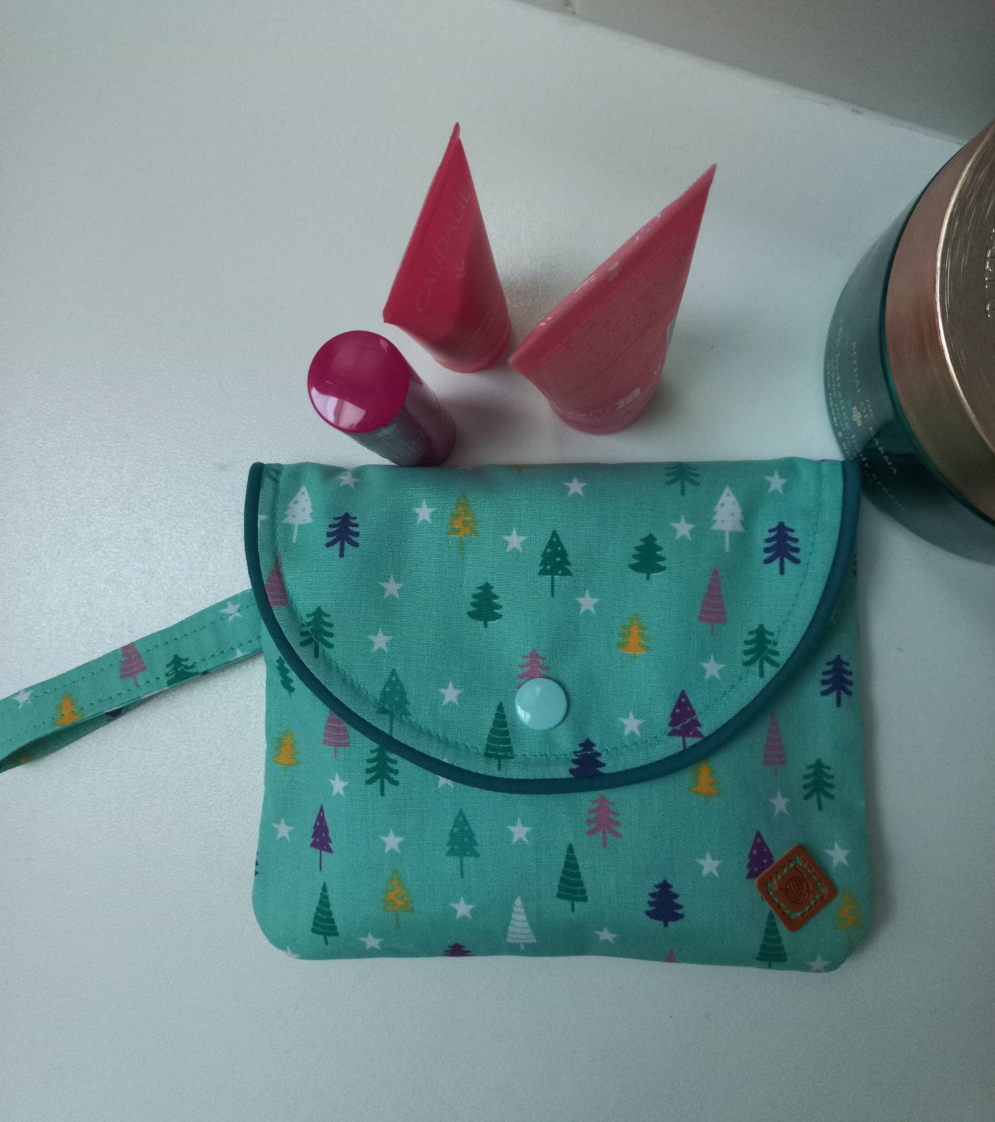 Lot de 4 lingettes + pochette plate assortie