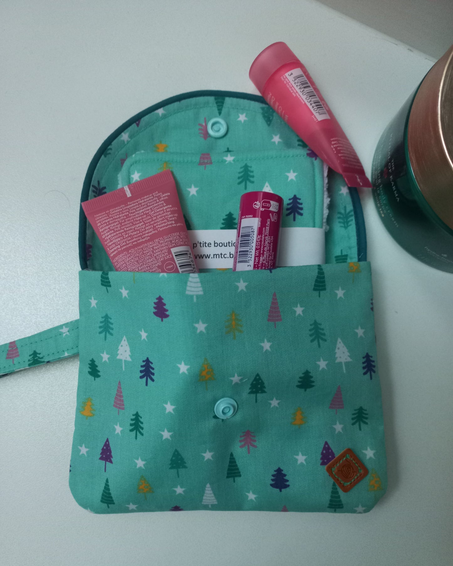 Lot de 4 lingettes + pochette plate assortie