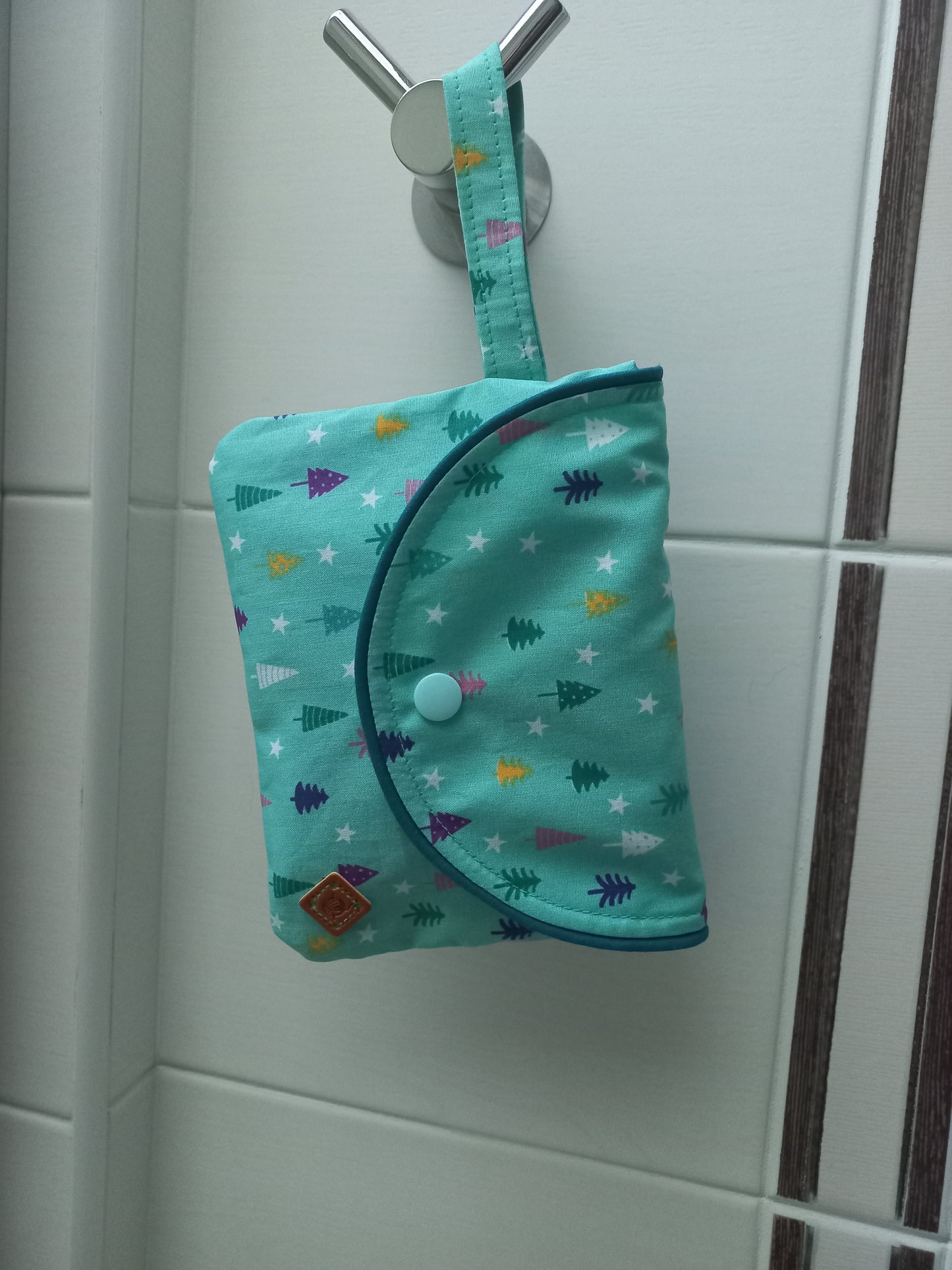 Lot de 4 lingettes + pochette plate assortie
