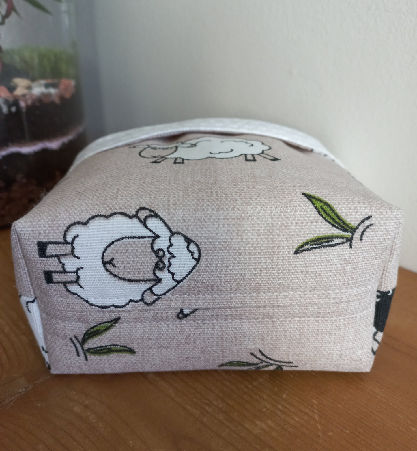 Panier imprimé moutons + 8 lingettes