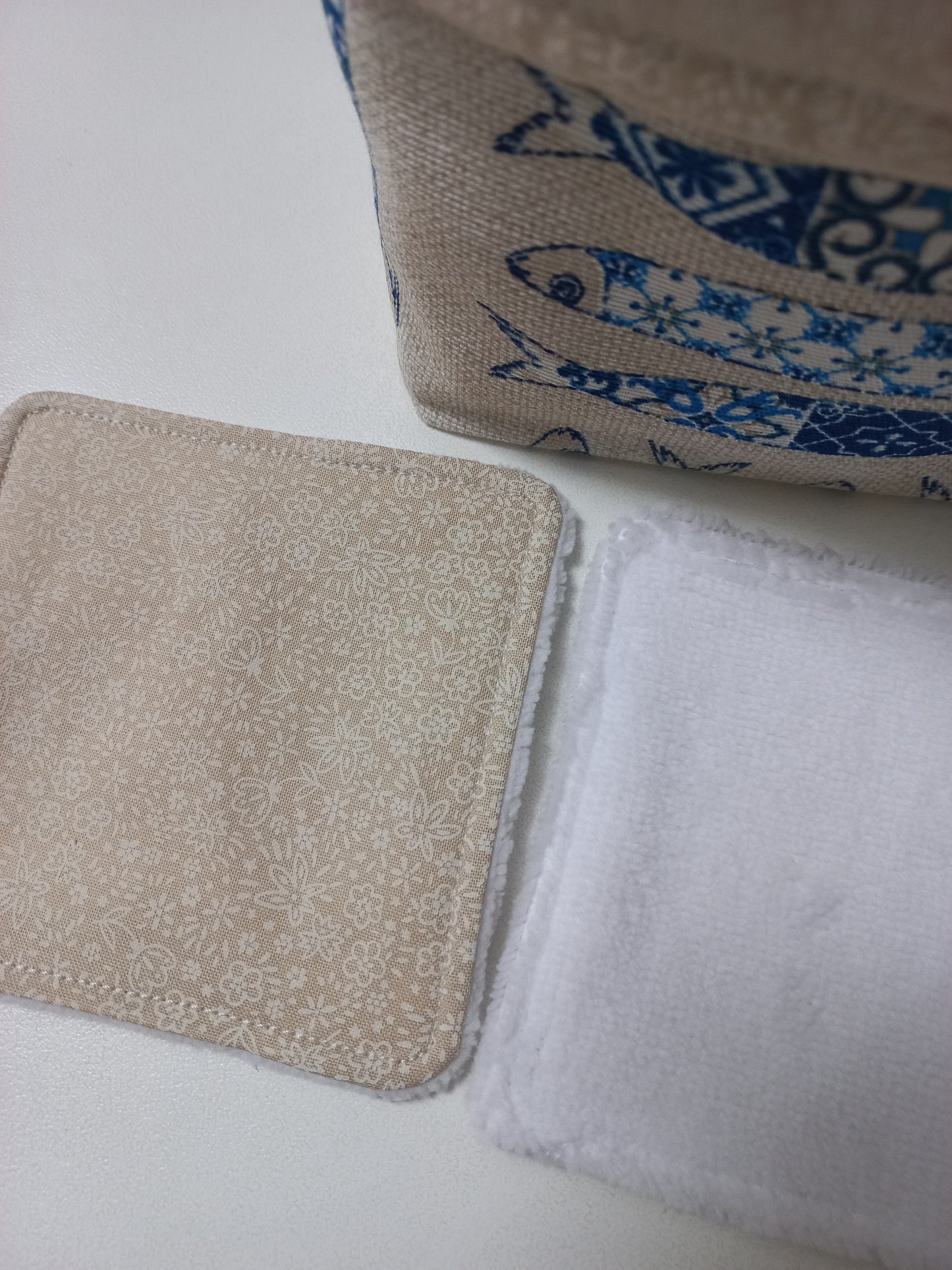 Panier imprimé poissons + 8 lingettes