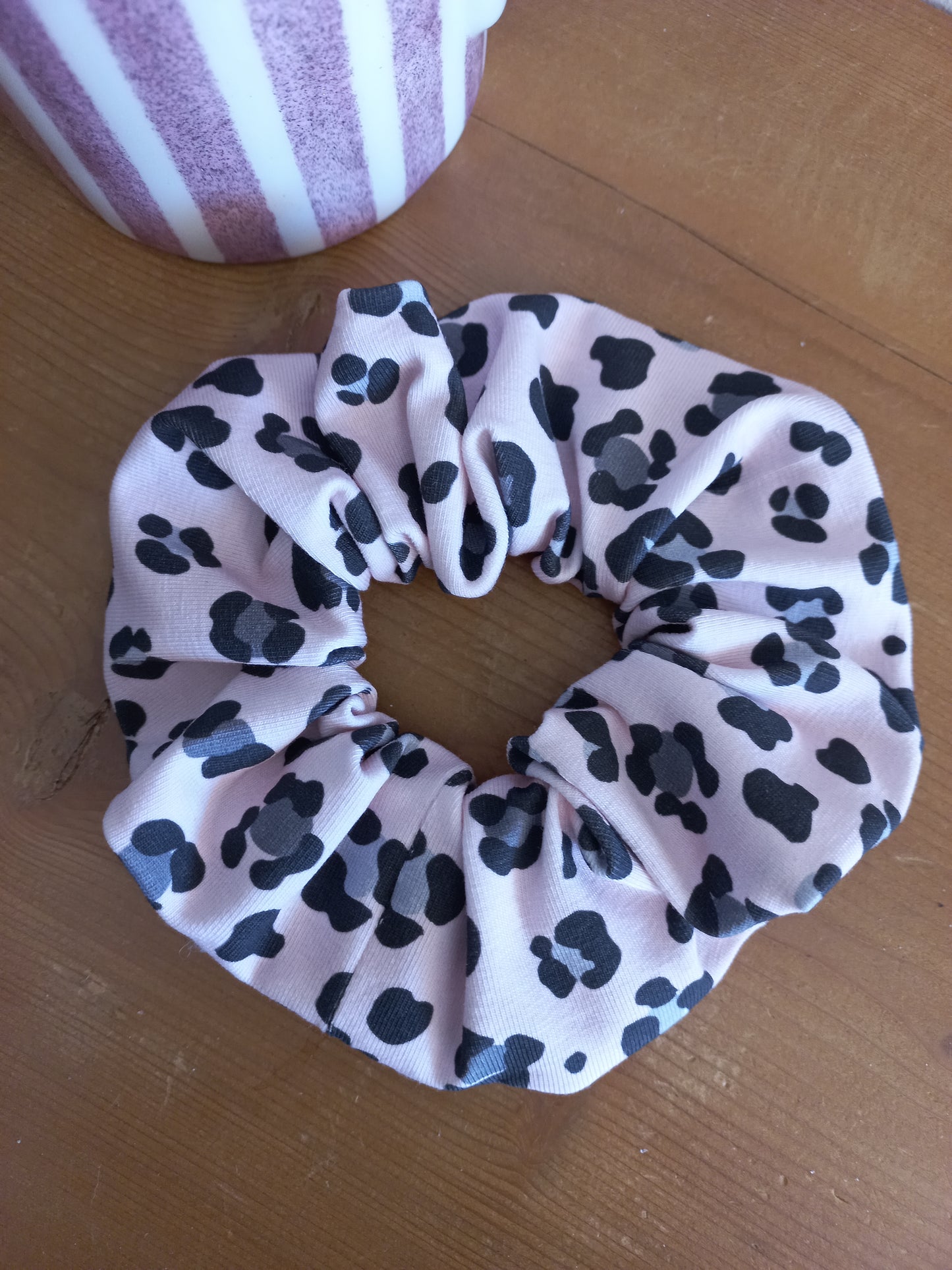 Chouchou jersey léopard rose pastel