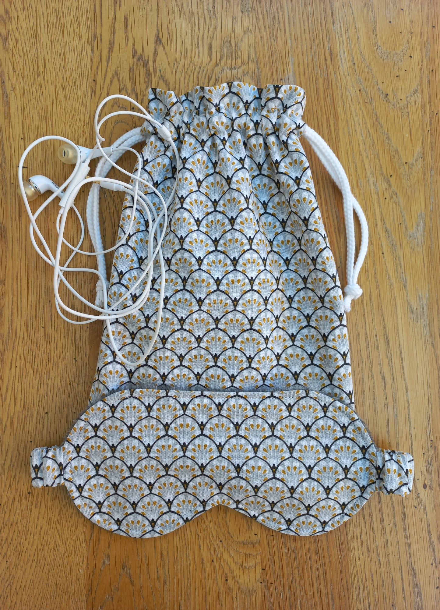 Ensemble masque de nuit et sac assortis