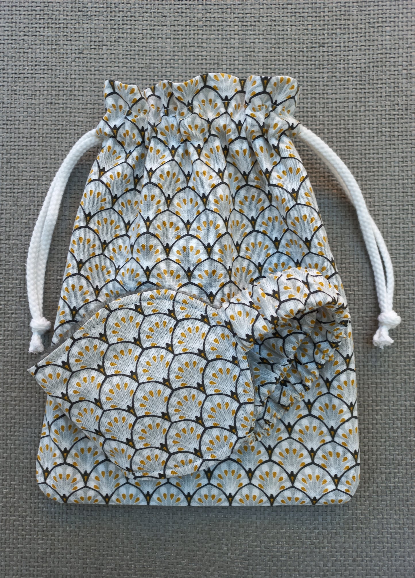 Ensemble masque de nuit et sac assortis