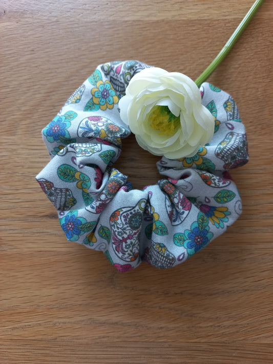 Chouchou fleurs et têtes de mort