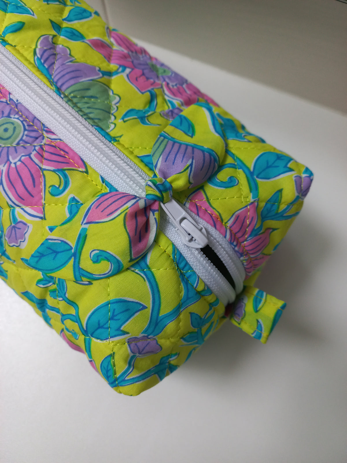 Trousse matelassée fleurs jaune citron PPMC