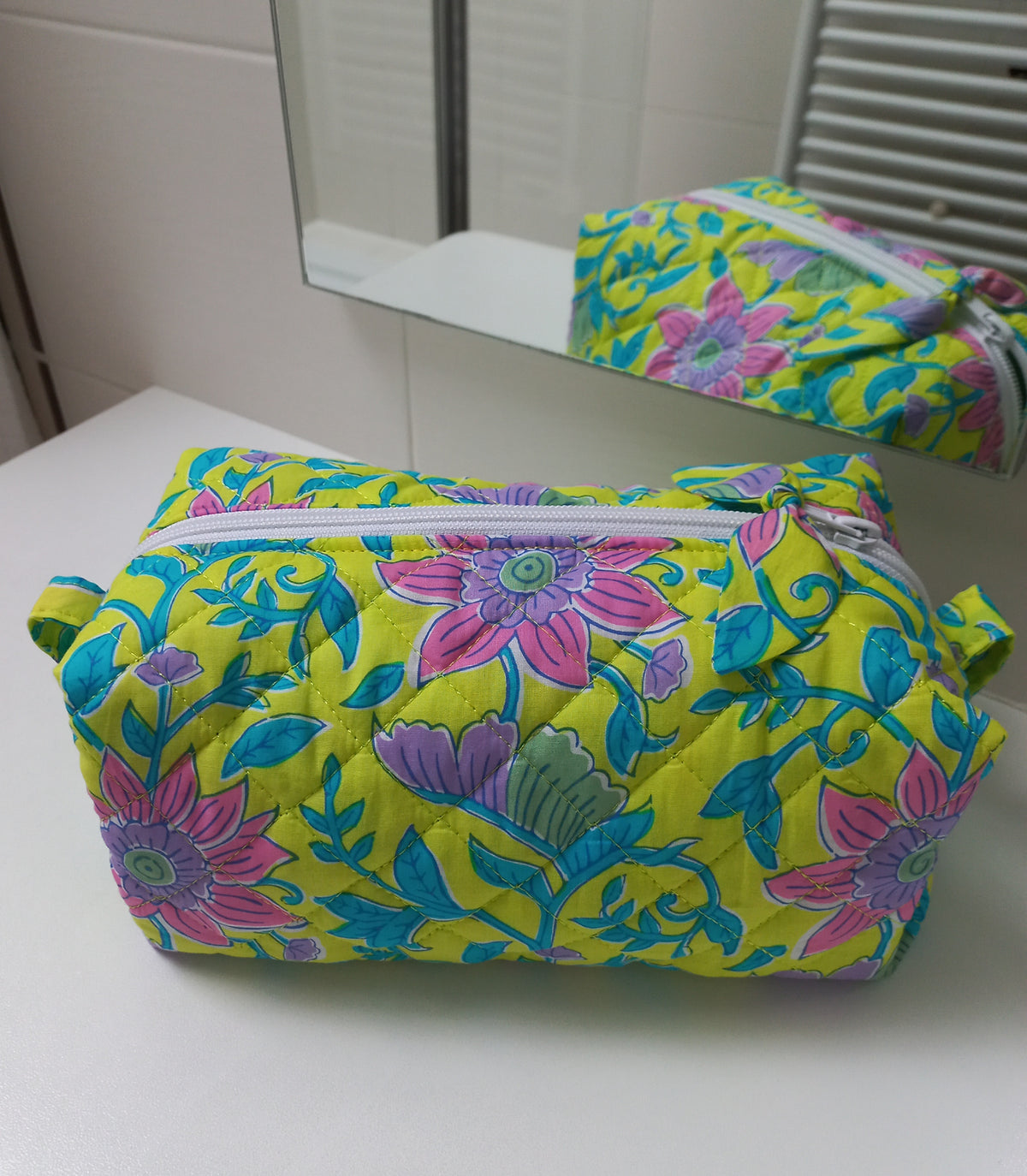 Trousse matelassée fleurs jaune citron PPMC