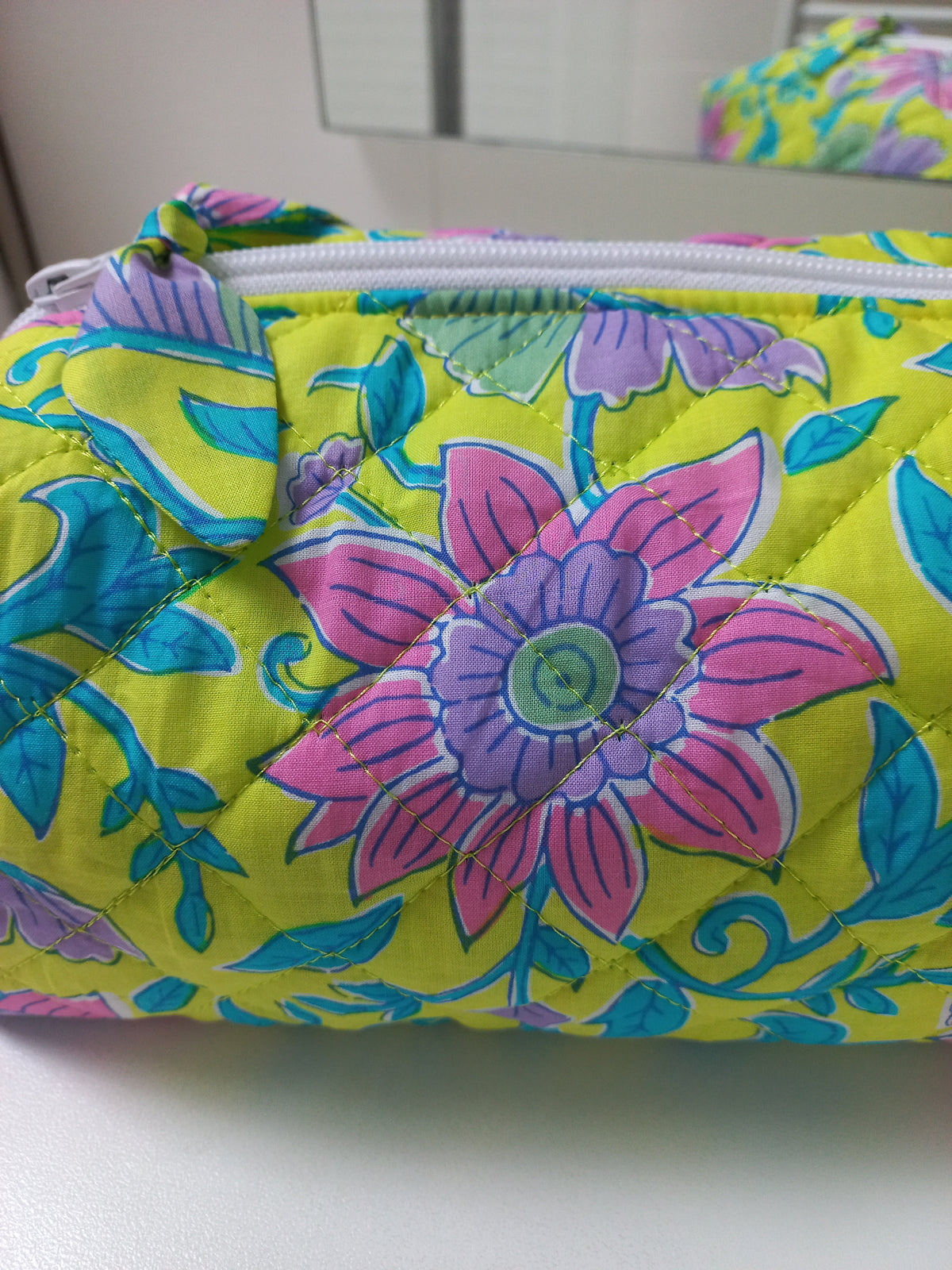Trousse matelassée fleurs jaune citron PPMC