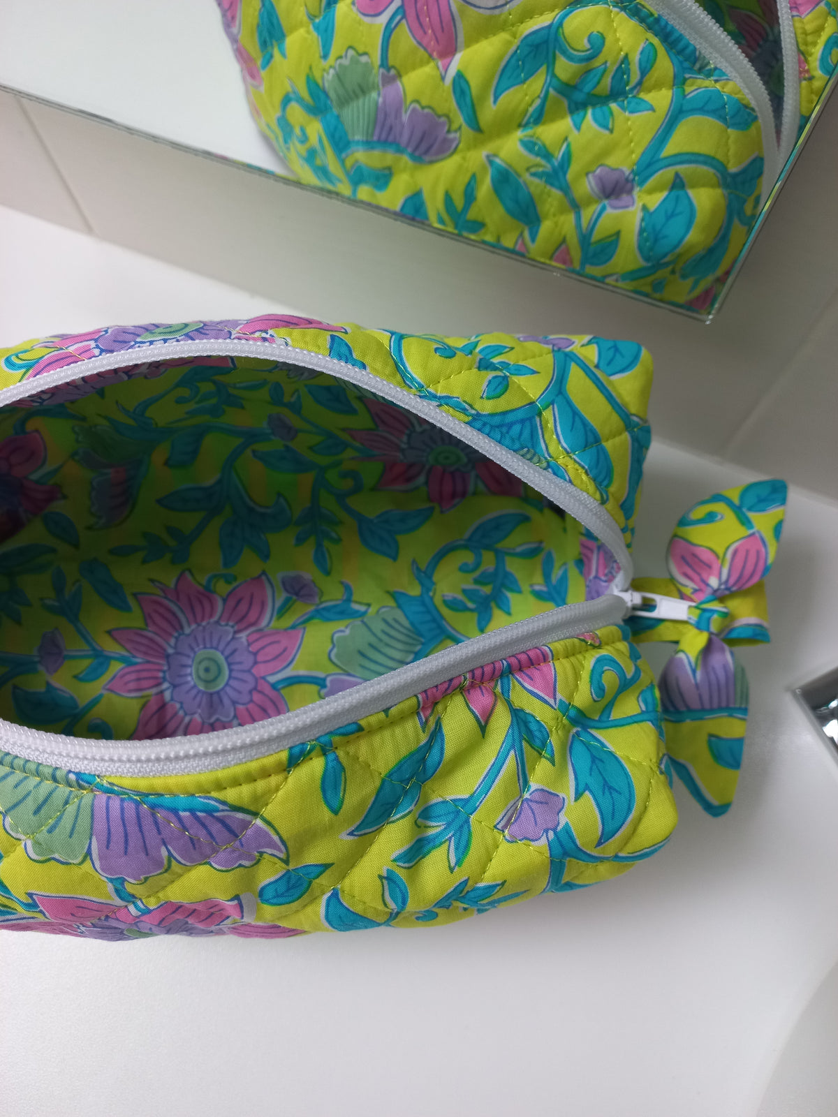 Trousse matelassée fleurs jaune citron PPMC