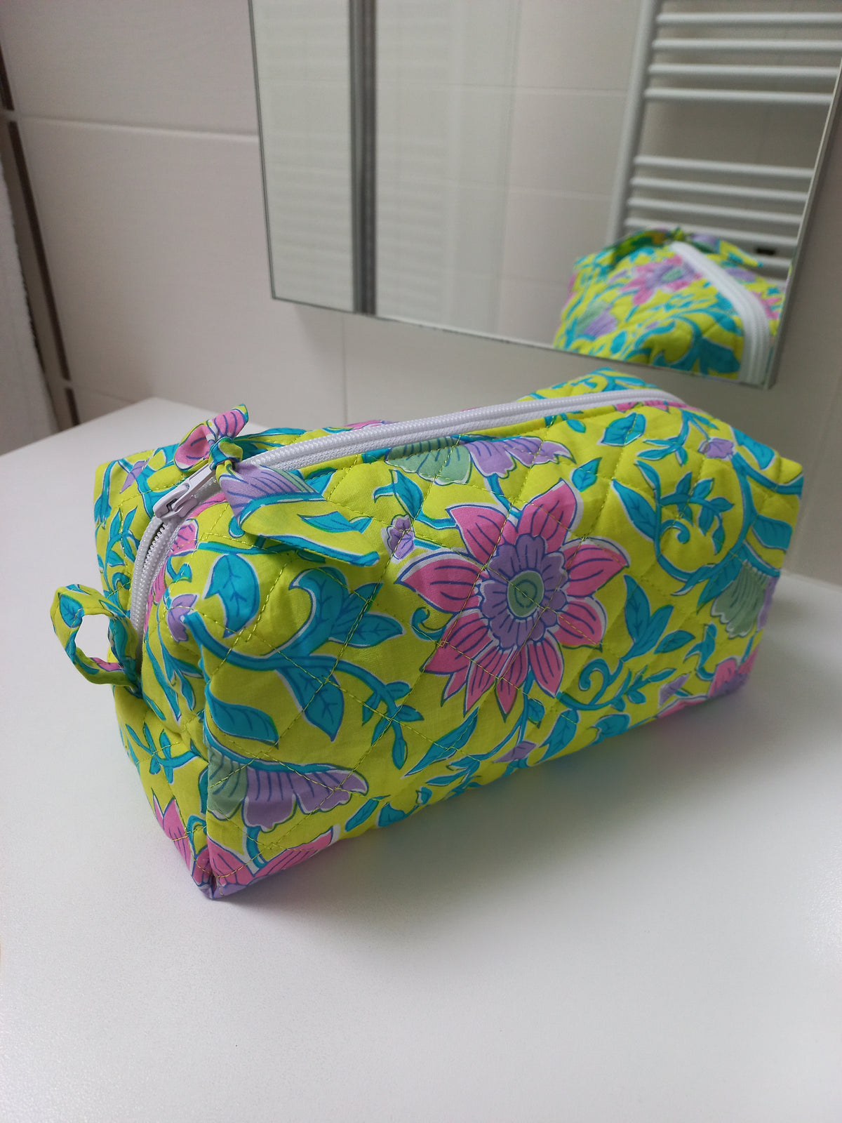 Trousse matelassée fleurs jaune citron PPMC